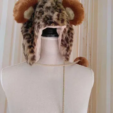 레오파드 무늬 귀도리 모자