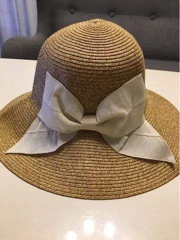 리본 포함 베이지 밀짚모자
