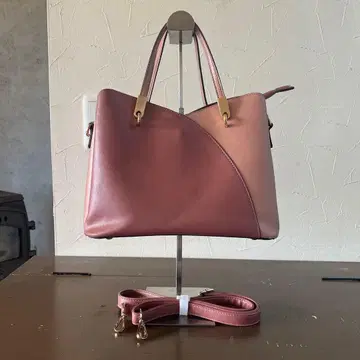 비대칭 디자인 핸드백 핑크 계열