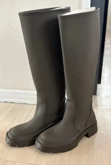 ZARA 자라 러버 부츠 카키