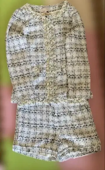 화이트 계열 트위드 셋업