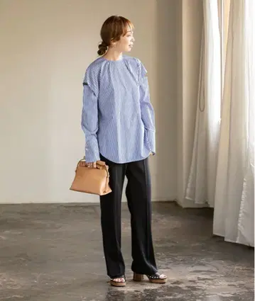 NOBLE 오픈 숄더 셔츠 블라우스