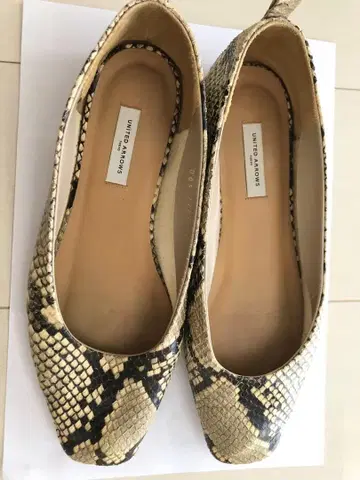 유나이티드 애로우즈 스네이크 패턴 플랫슈즈 37