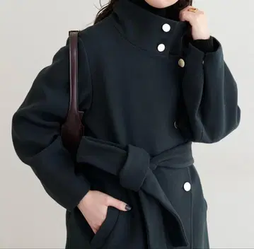 내추럴 꾸뛰르 ako 스탠드 카라 미들 기장 코트