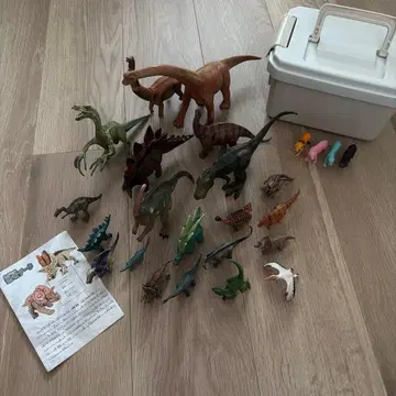 공룡 피규어 세트 약 20개 수납 박스 포함