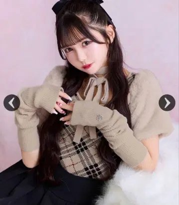 미셸마카롱 퍼 슬리브 체크 니트탑