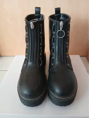 ZIDDY LOVER 블랙 통굽 부츠