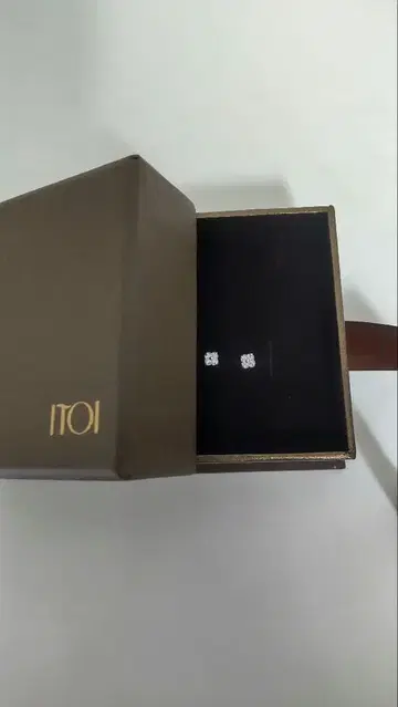 ITOI 네잎클로버 디자인 귀걸이