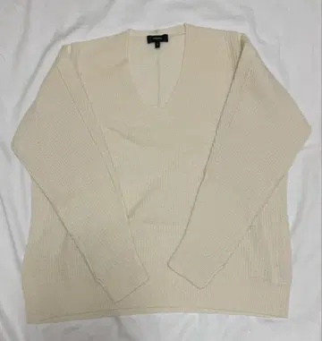 띠어리 V넥 니트 S 사이즈