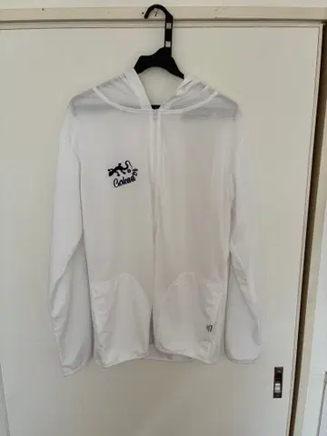 고레아도르 화이트 후드티