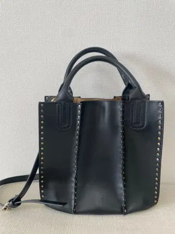 스터드 장식 블랙 백