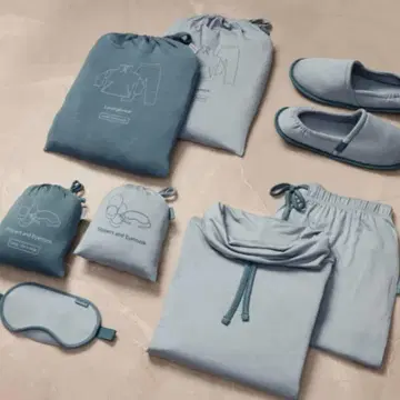 에미레이트 항공 파자마 2벌과 슬리퍼, 안대 4개 세트