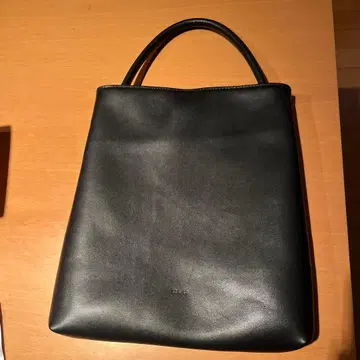 새상품 BEAURE 블랙 가죽 토트백