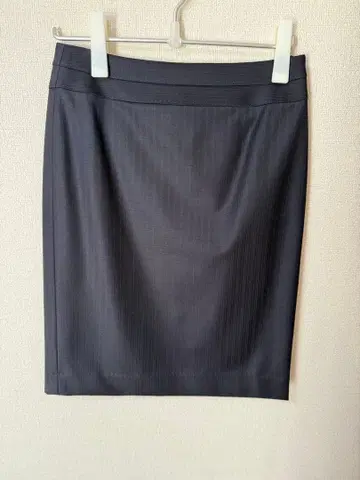 ICB 네이비 스트라이프 타이트 스커트