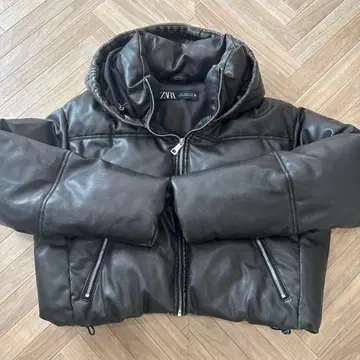 ZARA 블랙 패딩 자켓 인조 가죽