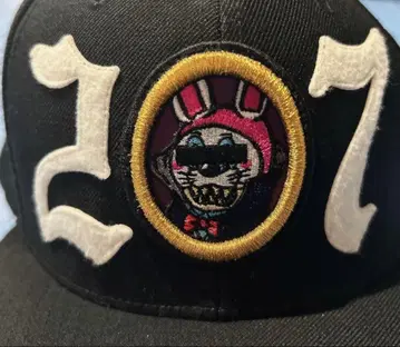 블랙 캡 스컬 자수