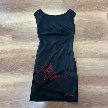desigual 블랙 슬리브리스 원피스 나비 자수