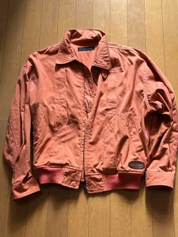 오렌지 컬러 지퍼 달린 자켓