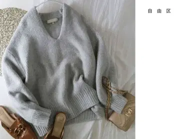 새상품급 자유구 둥근 슬리브 V넥 니트