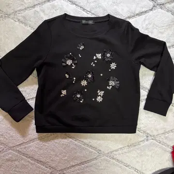 QUEENS COURT 블랙 맨투맨