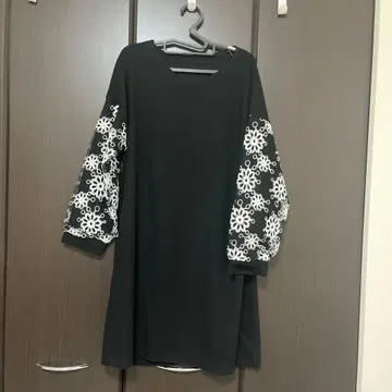 오간자 튤 자수 장식 블랙 튜닉 원피스