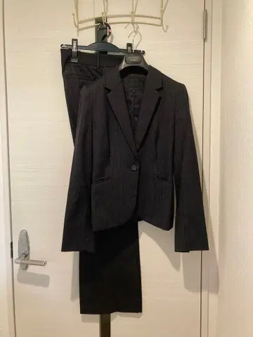 [ UNTITLED ] 스트라이프 수트 셋업