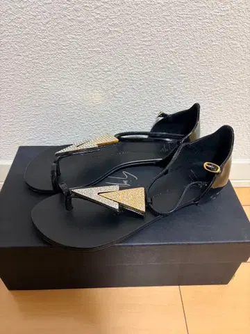 ZANOTTI 플랫 샌들
