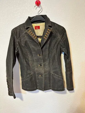 다크 데님 자켓 장식 버튼 포함