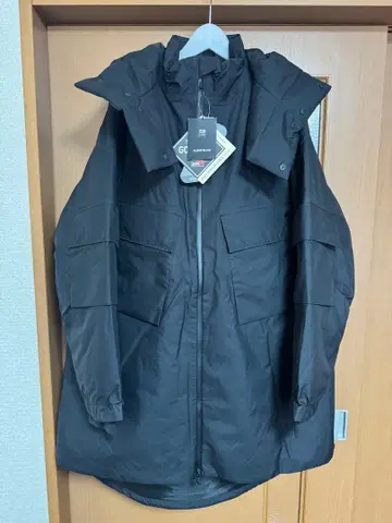 GORE-TEX D-VEC ALMOSTBLACK 다운 자켓