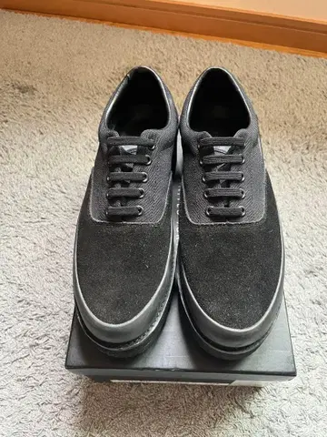 UNITED TOKYO 샤크 밑창 레이스 슬립온 슈즈