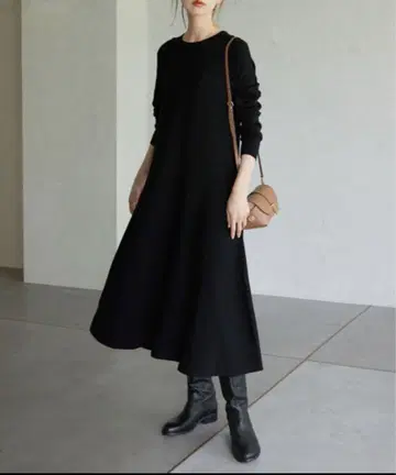 슬로브 이에나 롱 니트 원피스 네이비