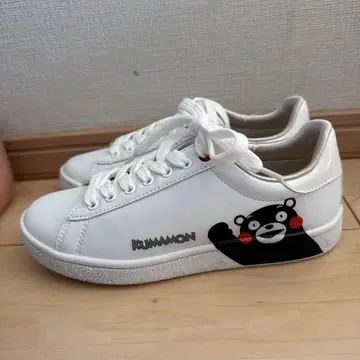 DIANA 쿠마몬 디자인 화이트 스니커즈