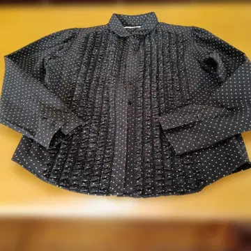 핑하우스 블랙 도트 무늬 프릴 셔츠