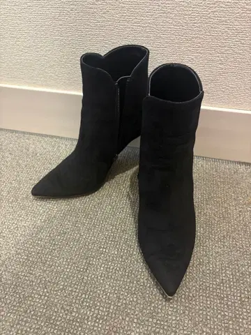 [ 새상품급 ] 다이애나 스웨이드 숏부츠 블랙 24.5cm