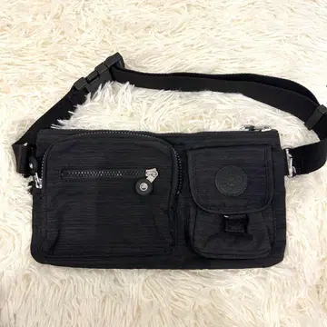 새상품급 키플링 kipling 웨스트 파우치 블랙 바디백