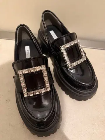 EVOL 통굽 비쥬 장식 블랙 로퍼 S 사이즈