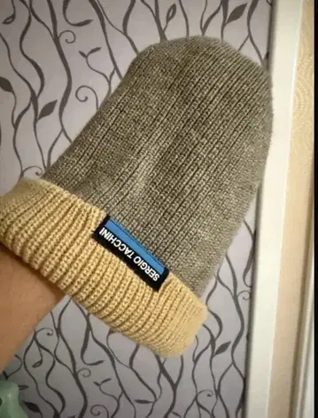 니트 모자 그레이와 베이지 투톤