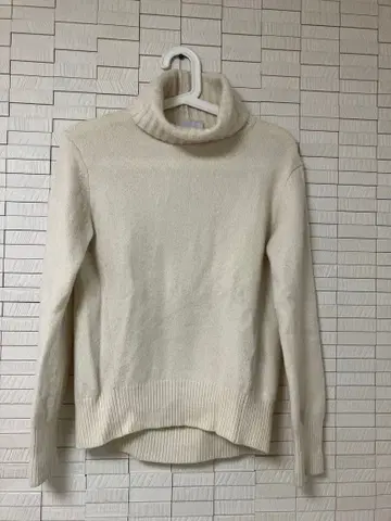 UNITED ARROWS 아이보리 터틀넥 스웨터