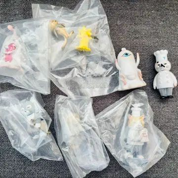 히구치 유코 캡슐 토이 피규어 세트