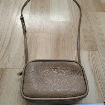 지퍼 하자 FURLA 베이지 숄더백