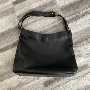 블랙 가죽 숄더백