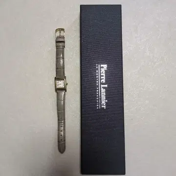 피에르 라니에르 베이지 가죽 손목시계