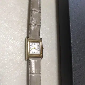 피에르 라니에르 베이지 가죽 손목시계