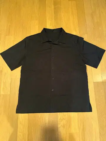 OY 블랙 반팔 셔츠 백 로고 프린트