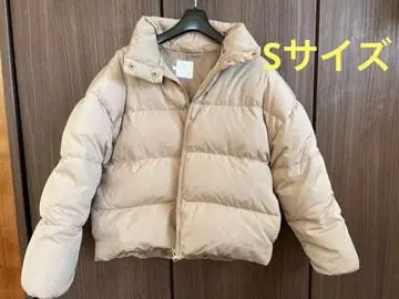 베이지 후드 부착 다운 자켓