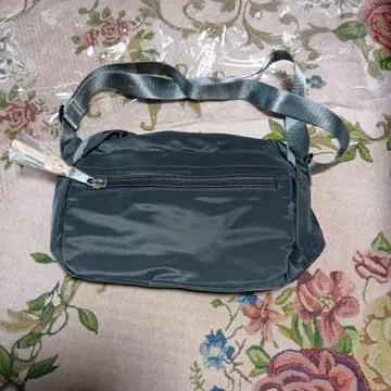 그레이 컴팩트 숄더백