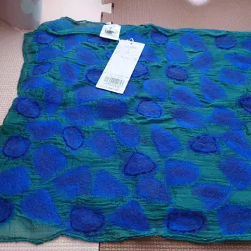 미사용 새상품 미.데우 변형 도트 머플러