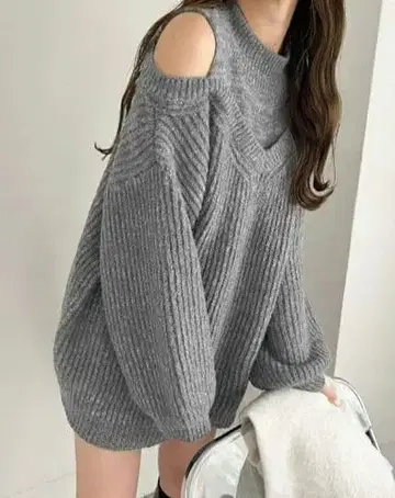 Heather 어깨 트임 니트 차콜 그레이