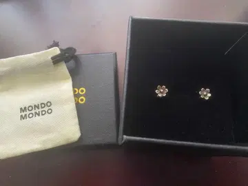 새상품급 MONDO MONDO 꽃 모양 실버 귀걸이