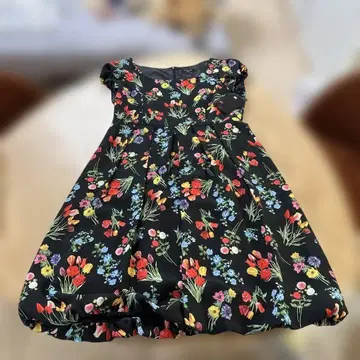 꽃무늬 프렌치 소매 원피스 새상품 택